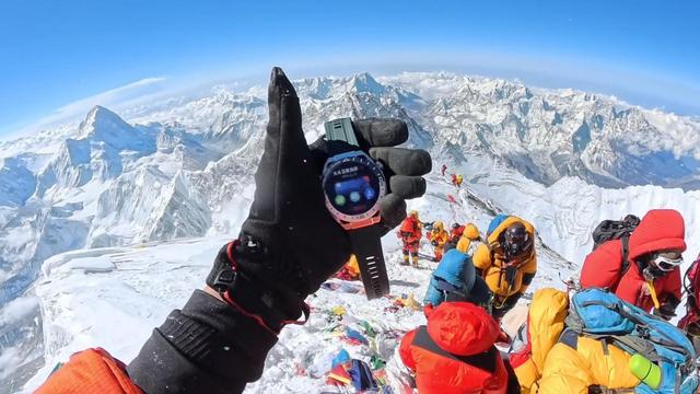 华为WATCH Ultimate非凡探索:守护青年登山家张京首次珠峰登滑壮举
